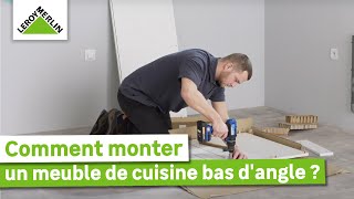 Comment poser des meubles bas dangle dans une cuisine  Tuto débutant  Leroy Merlin [upl. by Deacon]