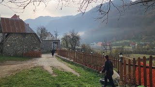 Klan News  Majat e alpeve “pushtohen” nga turistët [upl. by Jona]