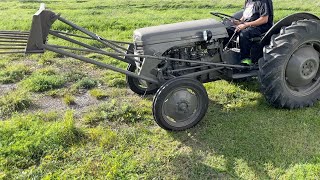 Köp Veterantraktor Ferguson Ted 20 Grålle med lastare amp grep på Klaravik [upl. by Romina]