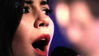 Marina And The Diamonds  I Am Not A Robot live [upl. by Boylston]