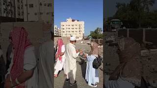 Hajis feeding pigeons in Makkah kabutar hajj mecca [upl. by Sej54]