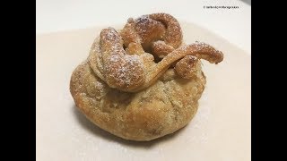 Sacchettini di pasta sfoglia con mele  Ricetta Befana [upl. by Naillimixam604]