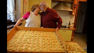 LE CARTELLATE PUGLIESI DOLCE TIPICO NATALIZIO  RICETTA DELLA Nonna Maria [upl. by Nsaj242]