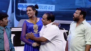 ThakarppanComedy  Funny moments in a traffic jam  Mazhavil Manorama [upl. by Ellinad228]