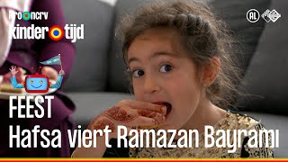 🎉 🥳 Hafsa viert Ramazan Bayramı  FEEST Kindertijd KRONCRV [upl. by Evy]