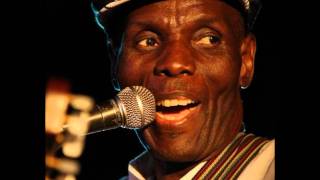 Oliver Mtukudzi  Kucheneka [upl. by Mccartan726]