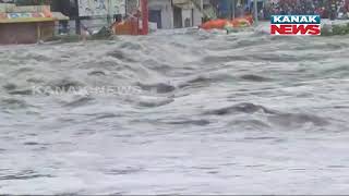 Hyderabad Musi River Flows Over Chaderghat New Bridge Due To Heavy Rains [upl. by Asselem722]