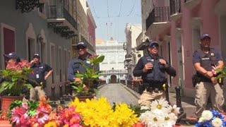 Colocan flores sobre zona de protesta en PRico [upl. by Ettigirb36]