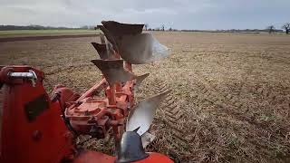 lnternational b275 with Internationalhuard hb1 revesable plough [upl. by Dinesh190]