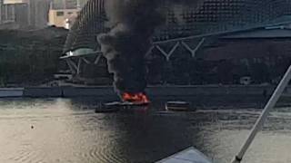 Boat on fire in Singapore River [upl. by Valonia]