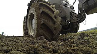 Valtra S353 und Claas Axion 940 bereiten das Saatbeet vor [upl. by Yrtneg]