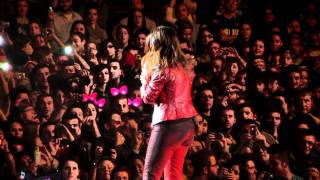 Laura Pausini  Emergenza damore  Live 25 dicembre 2011 [upl. by Bathsheeb712]