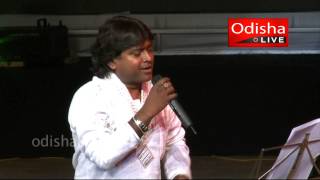 Punyara Nadi Tire  Akshaya Mohanty  Bibhu Kishore  HD  Live Performance [upl. by Enetsirk556]