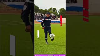 شـاهد رجل حمـاية مدنيـة جـزائري يبـدع في مداعبة الكـرة football الجزائر soccer تونس الوداد [upl. by Danyette]