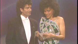 Kool amp the Gang Wins Favorite SoulRampB Group  AMA 1986 [upl. by Selby740]