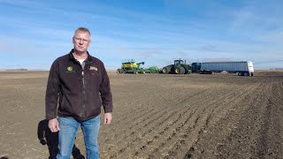 John Deere 1890 Air Drill and C650 Air Cart at the Leading Edge Test Farm [upl. by Anima124]