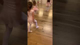 Gare à nous  Gaëtan  Danse écoles maternelle et primaire [upl. by Eilyac860]