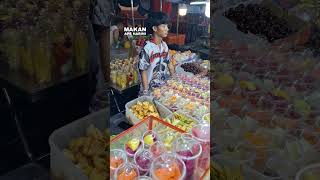 Macam macam buah potong segar dan acar 📌 Jalan Alor Food Street [upl. by Refinnaej]