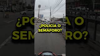 ¿Policía o semáforo 🙄❌ observacionesdiarias moterosperu limaperu [upl. by Notserk860]